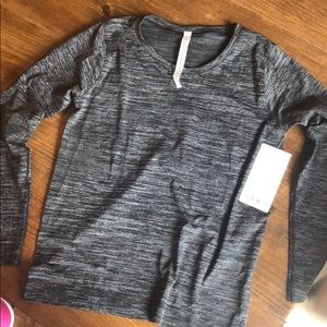 Swiftly relaxed long sleeve